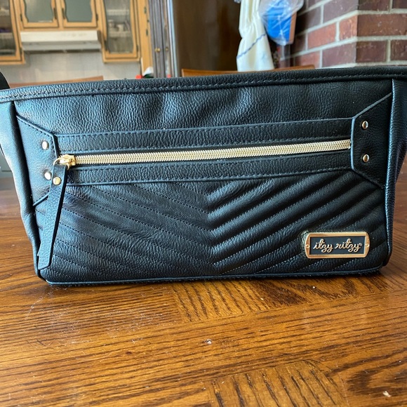 Itzy Ritzy Handbags - Cadie itzy ritzy Jett setter